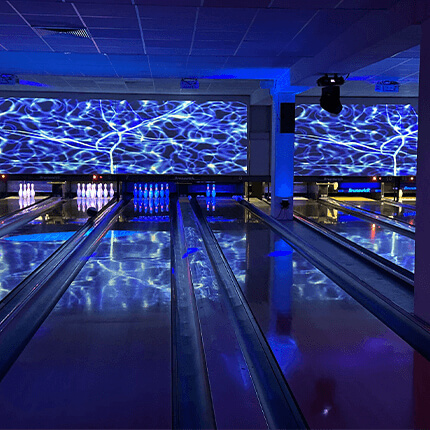 Bowlingbahnen Partybowling mit Discobeleuchtung in Blau bei Gilde Bowling Wandsbek